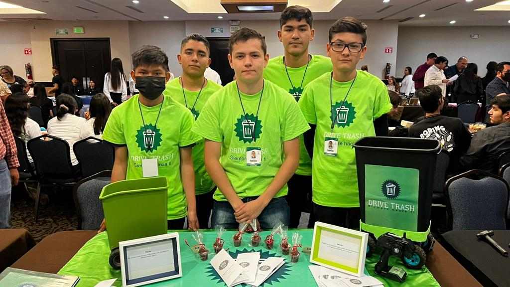 ESTUDIANTES DE CONALEP BC EN FERIA EMPRENDEDORES 2023