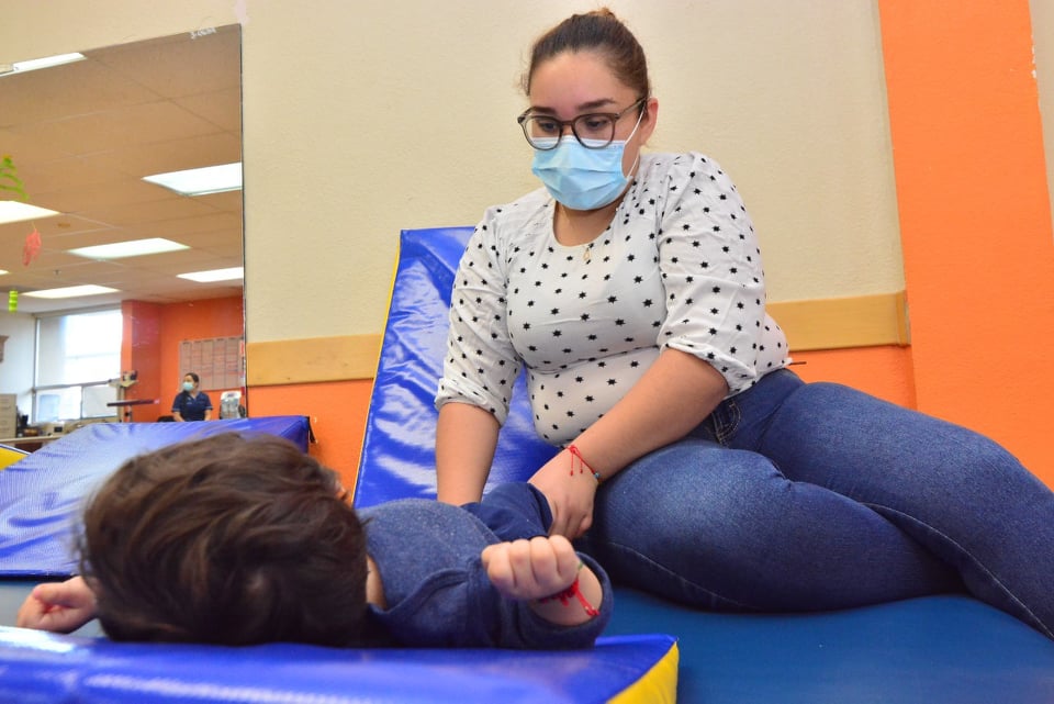 EJERCICIOS DE ESTIMULACIÓN TEMPRANA EN MENORES DE 1 AÑO DE EDAD