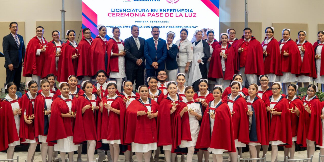 PRIMERA GENERACIÓN DE LICENCIADOS EN ENFERMERÍA