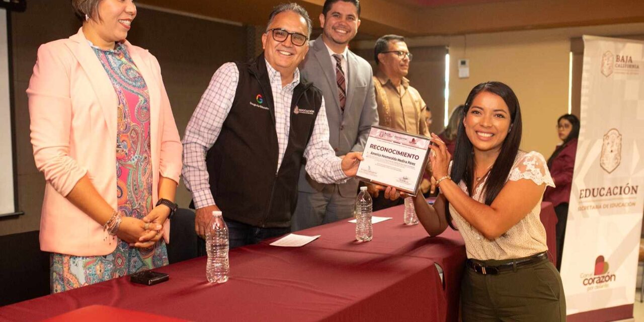 RECONOCEN A 80 DOCENTES DE BAJA CALIFORNIA