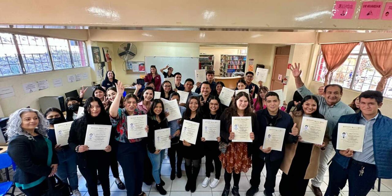 ENTREGA DE TÍTULOS PROFESIONALES EN CECyTE ENSENADA