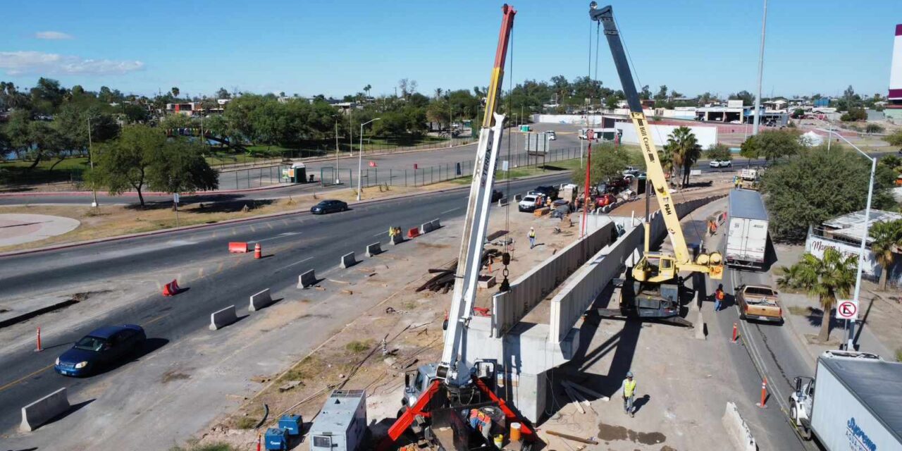 PRIMERAS VIGAS DEL PUENTE VIAL EN RÍO NUEVO Y EJE CENTRAL EN MEXICALI