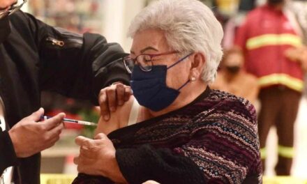 DEBEN MUJERES MAYORES DE 65 AÑOS VACUNARSE CONTRA LA INFLUENZA
