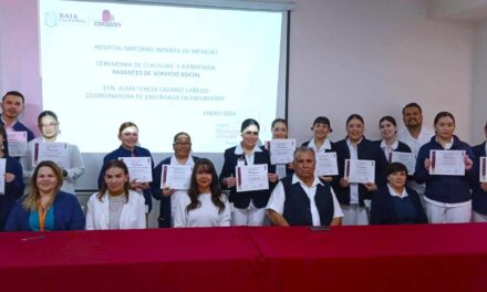 EGRESAN PASANTES DE LAS LICENCIATURAS DE ENFERMERÍA Y NUTRICION DEL HMIM