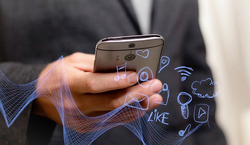 USO EXCESIVO DE REDES SOCIALES PUEDE CAUSAR ANSIEDAD