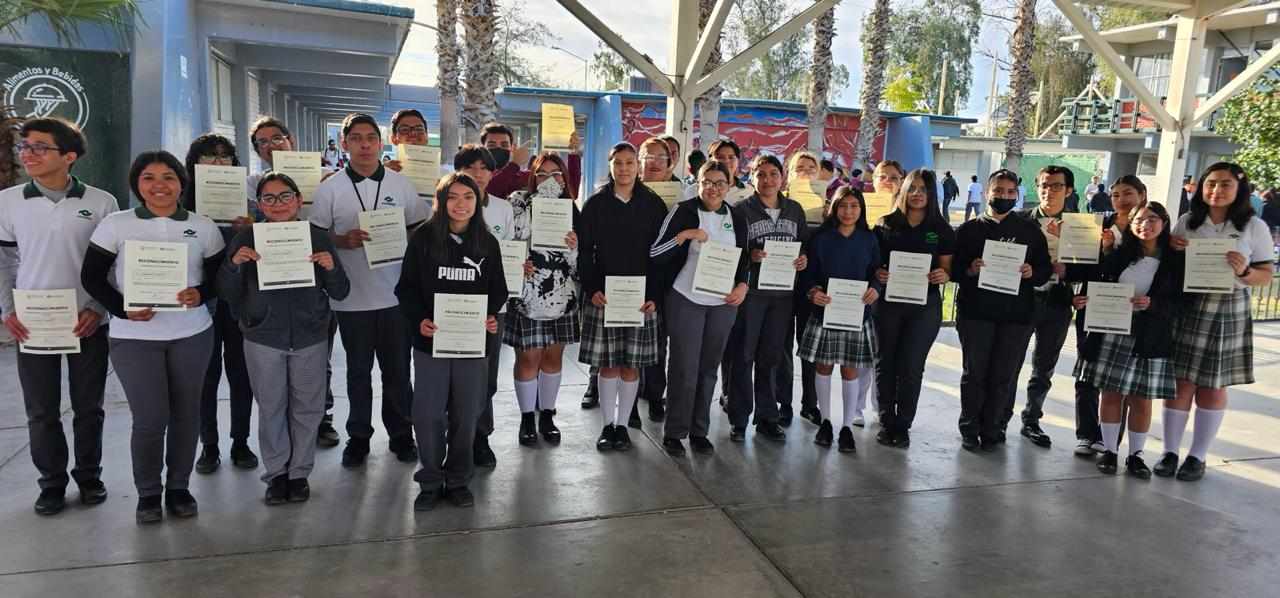 RECONOCIMIENTO A ESTUDIANTES DESTACADOS Y DOCENTES DE CONALEP 154