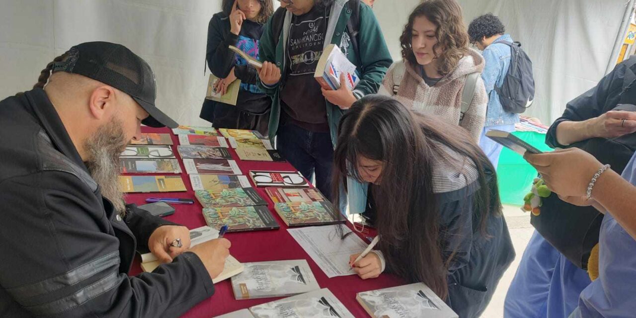 ESCRITORES GANADORES DE PREMIOS ESTATALES DE LITERATURA EN LA FIL 