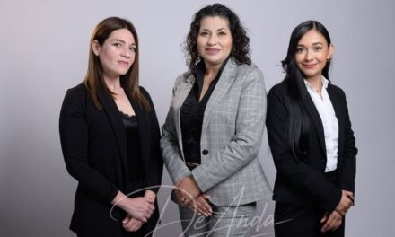 Checa como se hizo la sesión fotográfica de portada #61 con las abogadas cachanillas