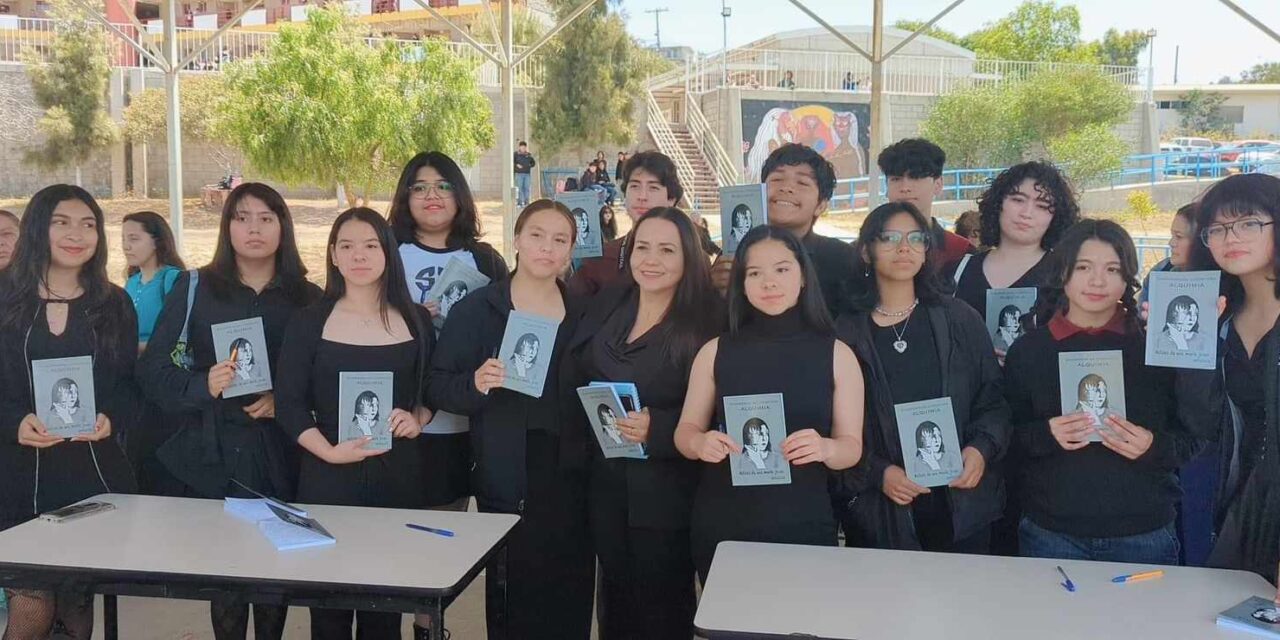 ESTUDIANTES DE CECYTE Y SU LIBRO “MATICES DE UNA MENTE JOVEN”