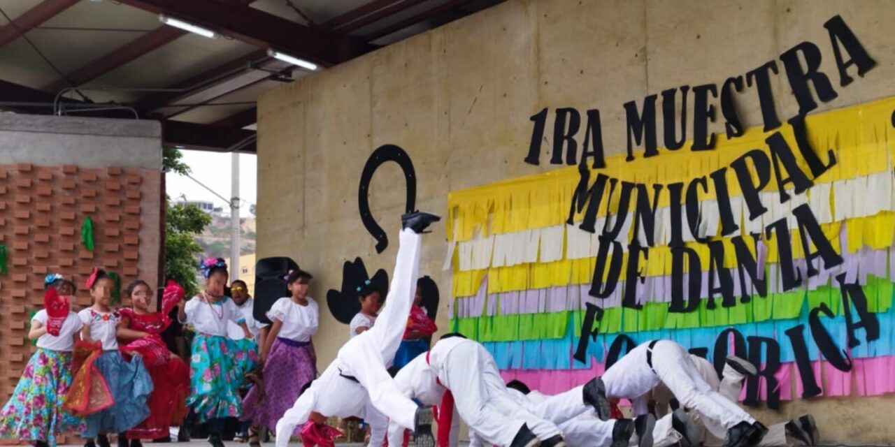 PRIMERA MUESTRA MUNICIPAL DE DANZA FOLCLÓRICA A NIVEL PRIMARIA