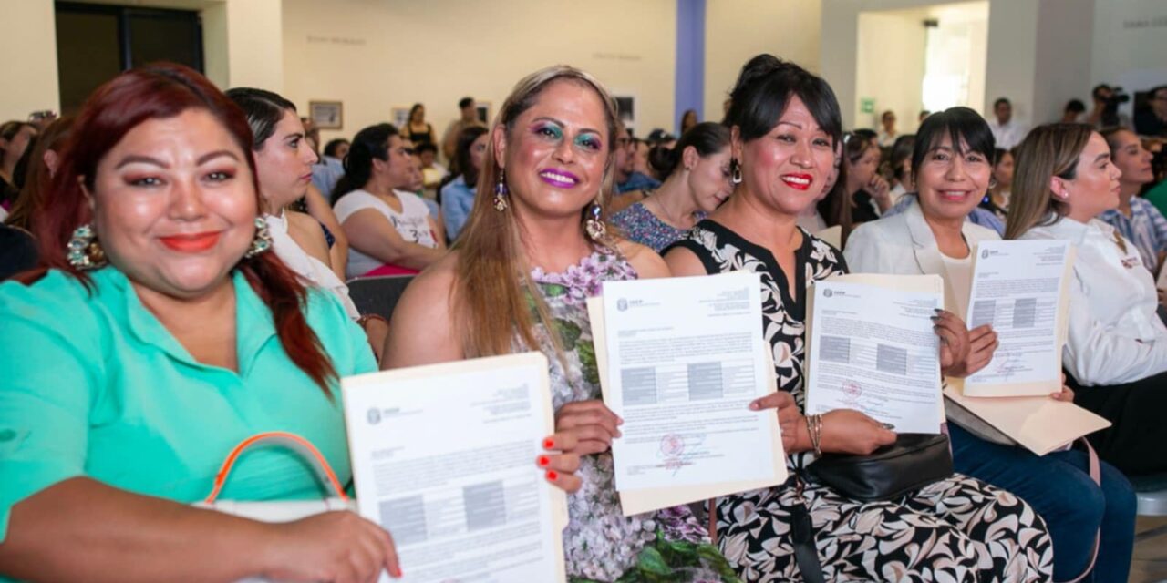 RECIBEN 437 DOCENTES CONSTANCIA OFICIAL DE CAMBIO DE CENTRO DE TRABAJO