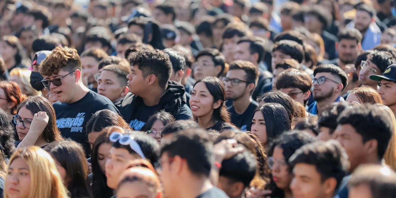 DAN BIENVENIDA A 1,962 NUEVOS ESTUDIANTES DE LA UTT
