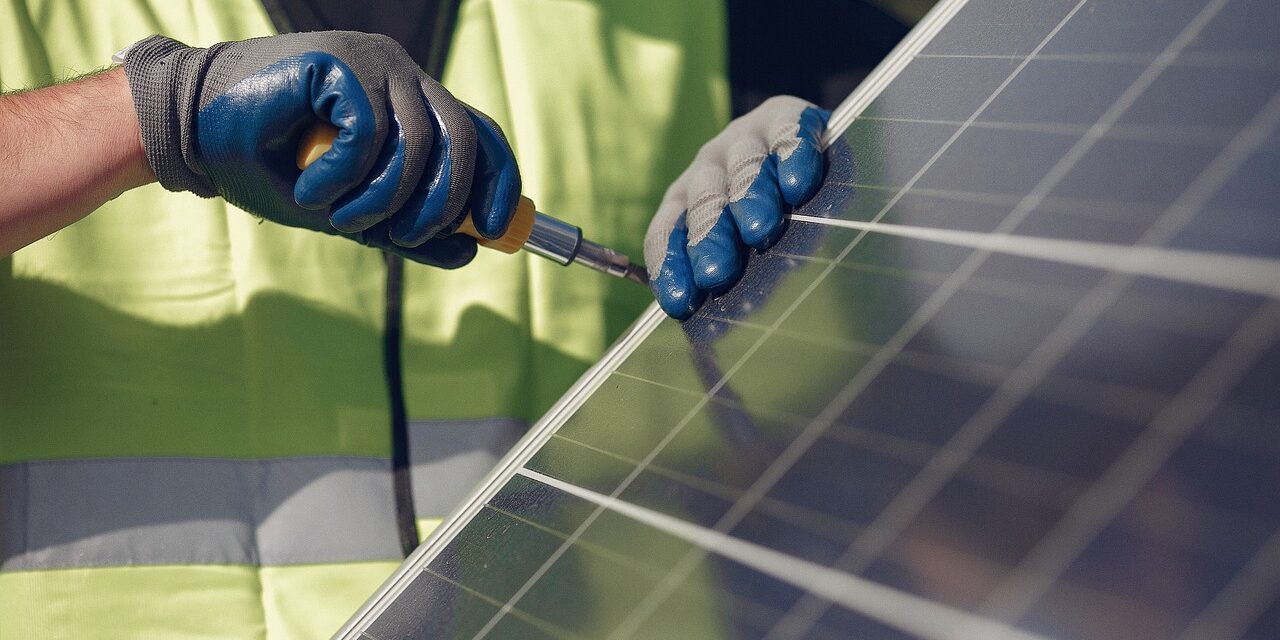 100 PROFESIONALES EN PROGRAMA DE CERTIFICACIÓN FOTOVOLTAICA