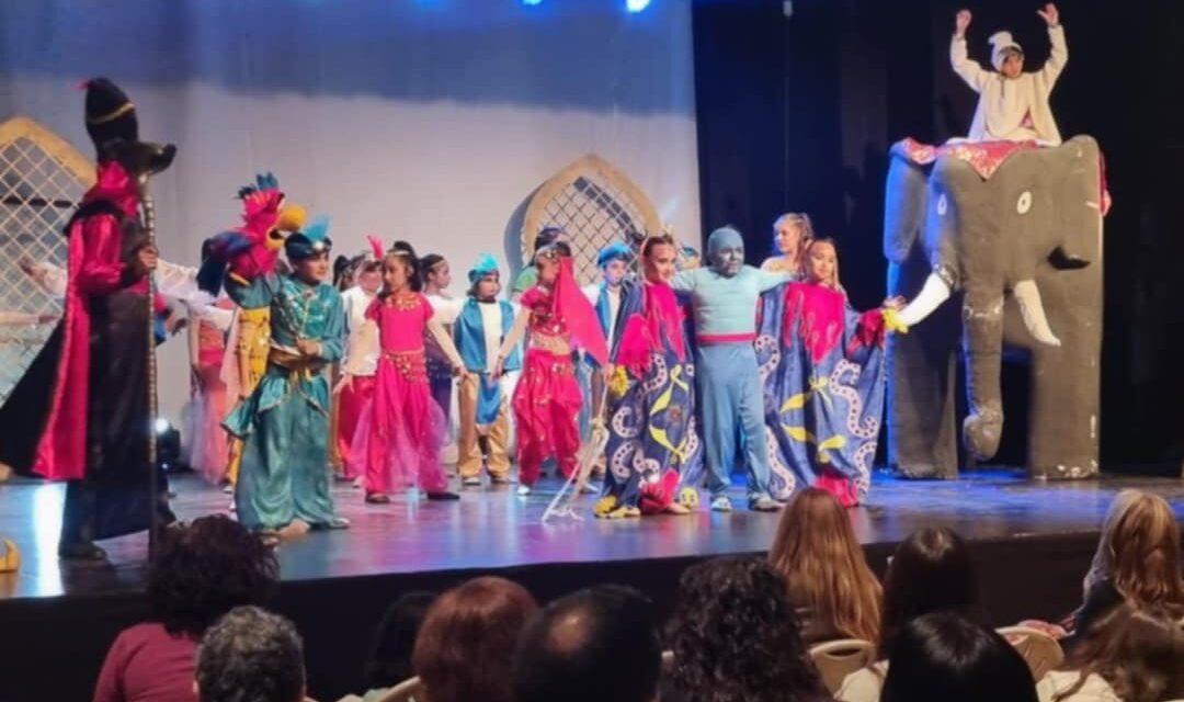 ARRANCAN APLAUSOS CON LA OBRA ALADDIN