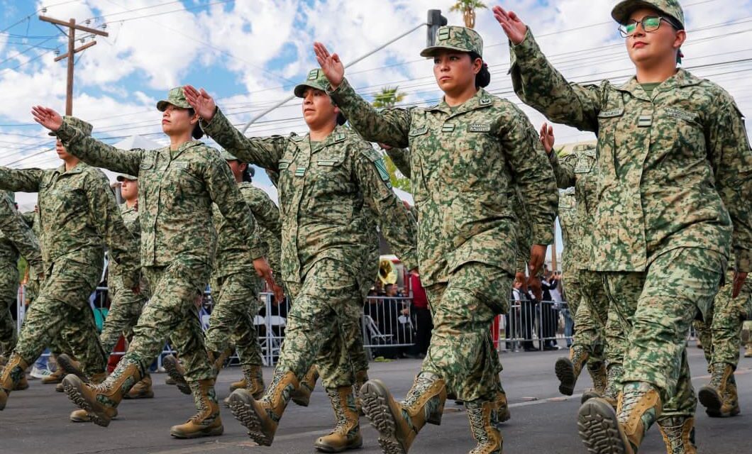 EL DESFILE POR EL 215 ANIVERSARIO DE LA INDEPENDENCIA EN MEXICALI