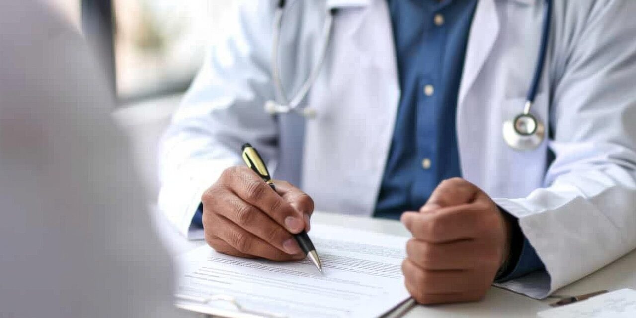 EVITE AUTOMEDICARSE, ACUDA CON UN PROFESIONAL DE LA SALUD