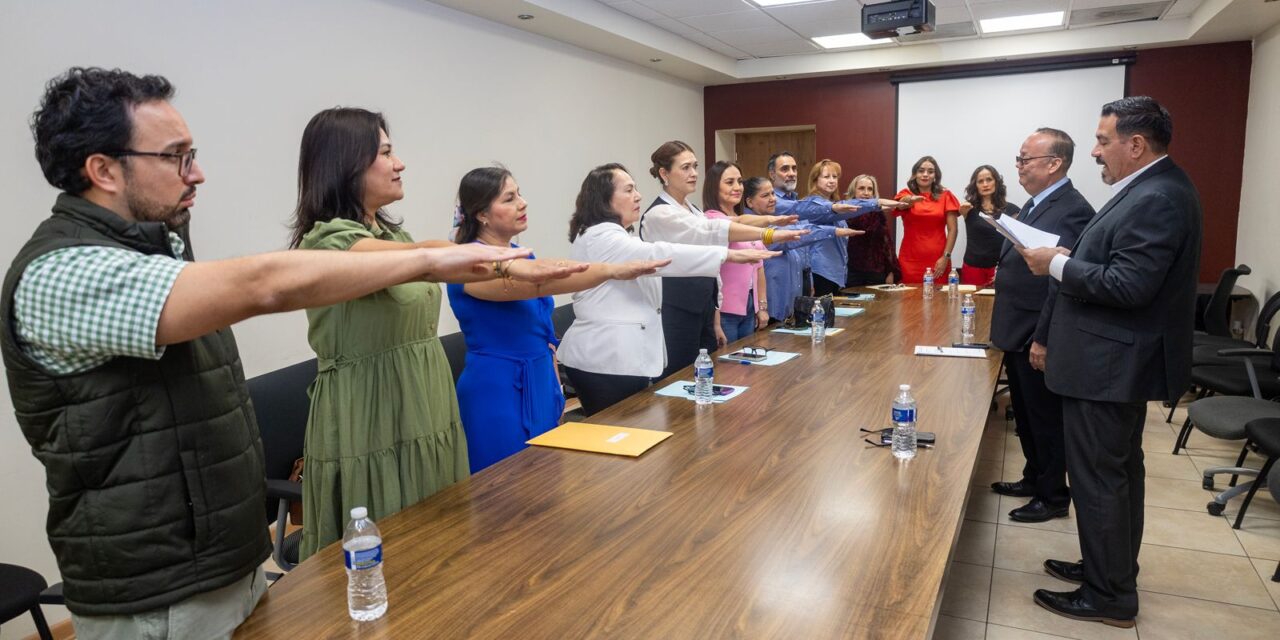 PROTESTAN DIRECTIVOS DE ESCUELAS NORMALES DE BAJA CALIFORNIA 