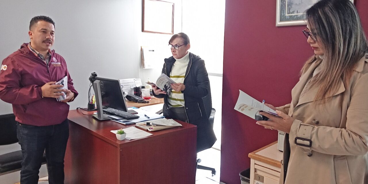 DISTRIBUYEN EN ESCUELAS DE ENSENADA CARTILLAS DE DERECHOS DE LAS MUJERES 