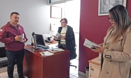 DISTRIBUYEN EN ESCUELAS DE ENSENADA CARTILLAS DE DERECHOS DE LAS MUJERES 