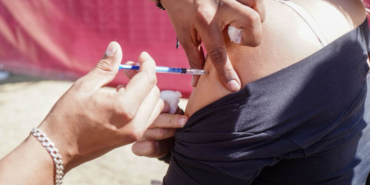 MÓDULOS DE VACUNACIÓN EN PLAZAS COMERCIALES