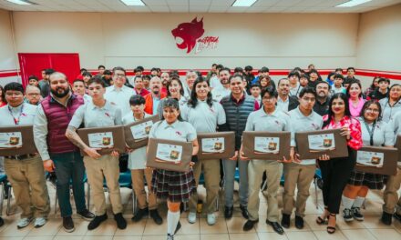 ENTREGAN BECAS A 12 ESTUDIANTES DESTACADOS DE CECyTE BC