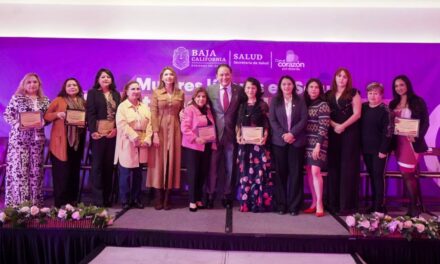 RECONOCEN A MUJERES POR SU TRAYECTORIA EN SERVICIOS DE SALUD