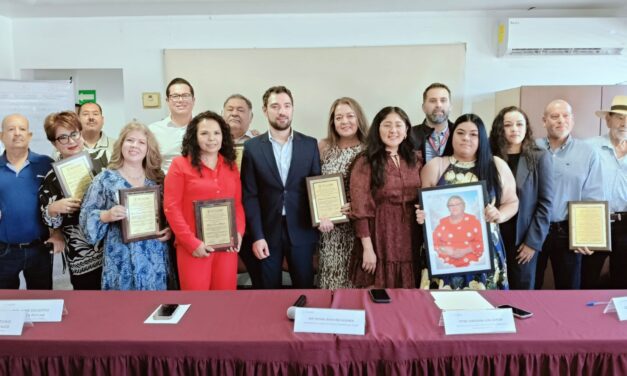 ESTÍMULOS Y RECONOCIMIENTOS A EMPLEADOS DEL CONGRESO POR SU JUBILACIÓN 