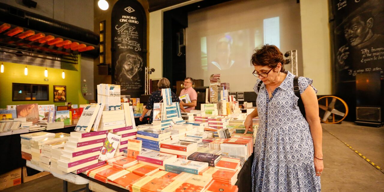 FOMENTAN EL HÁBITO DE LA LECTURA CON LOS TENDIDOS DE LIBROS EN BAJA CALIFORNIA