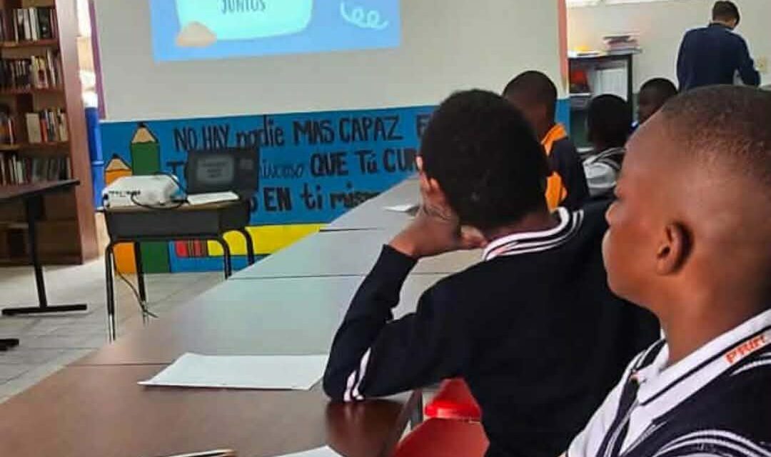 BRINDAN CLASES DE ESPAÑOL A ESTUDIANTES EXTRANJEROS MIGRANTES DEL CICLO ESCOLAR 2025-2026