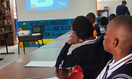 BRINDAN CLASES DE ESPAÑOL A ESTUDIANTES EXTRANJEROS MIGRANTES DEL CICLO ESCOLAR 2025-2026