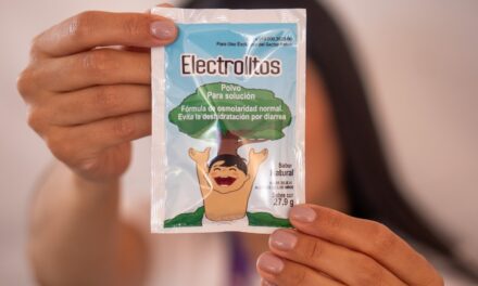 ENTREGAN MÁS DE 2 MIL 900 SOBRES DE VIDA SUERO ORAL A POBLACIÓN VULNERABLE