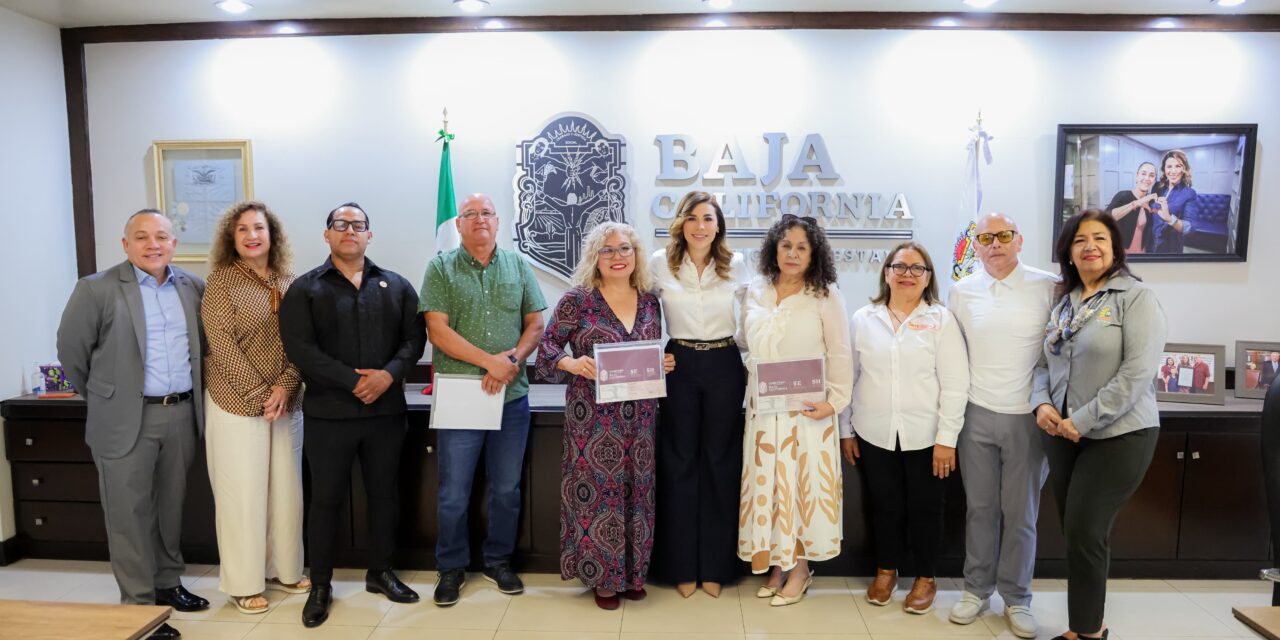 REALIZAN ENTREGA DEL FONDO DE RETIRO A DOCENTES JUBILADOS DE BC