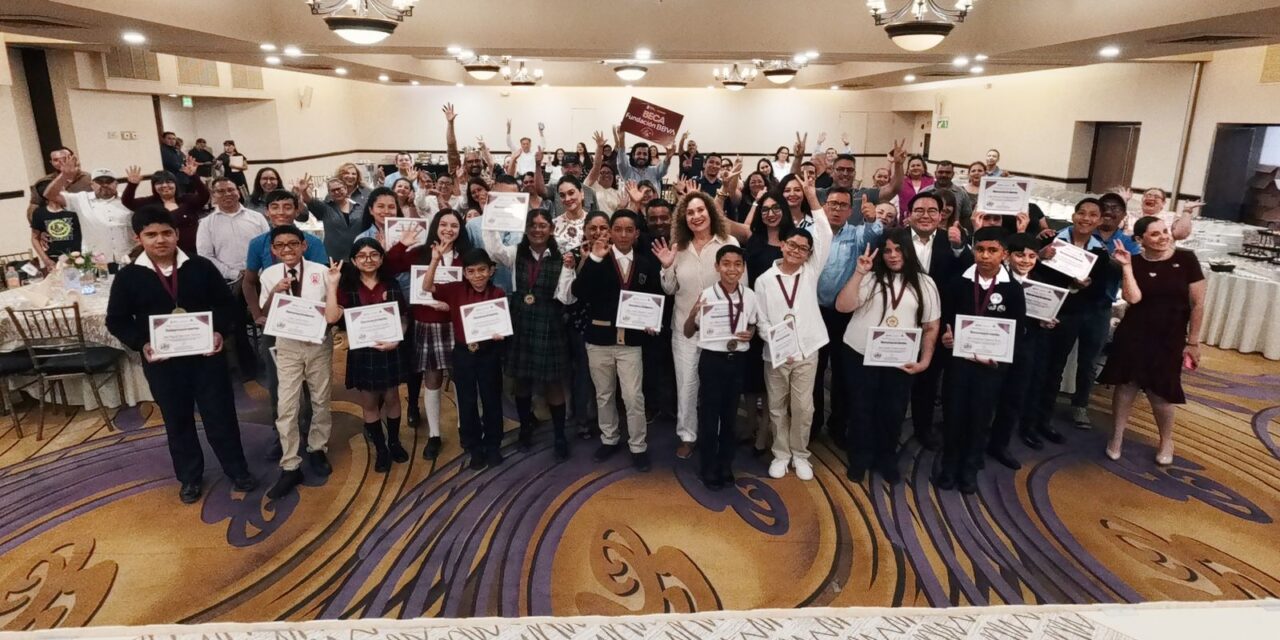 RECONOCEN A 17 ESTUDIANTES POR SU EXCELENCIA ACADÉMICA 