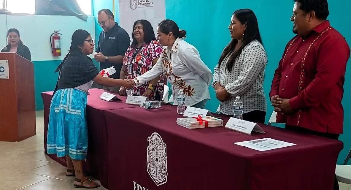 ENTREGAN EN SAN QUINTÍN LIBROS DE TEXTO EN LENGUAS INDÍGENAS 