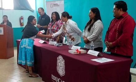 ENTREGAN EN SAN QUINTÍN LIBROS DE TEXTO EN LENGUAS INDÍGENAS 