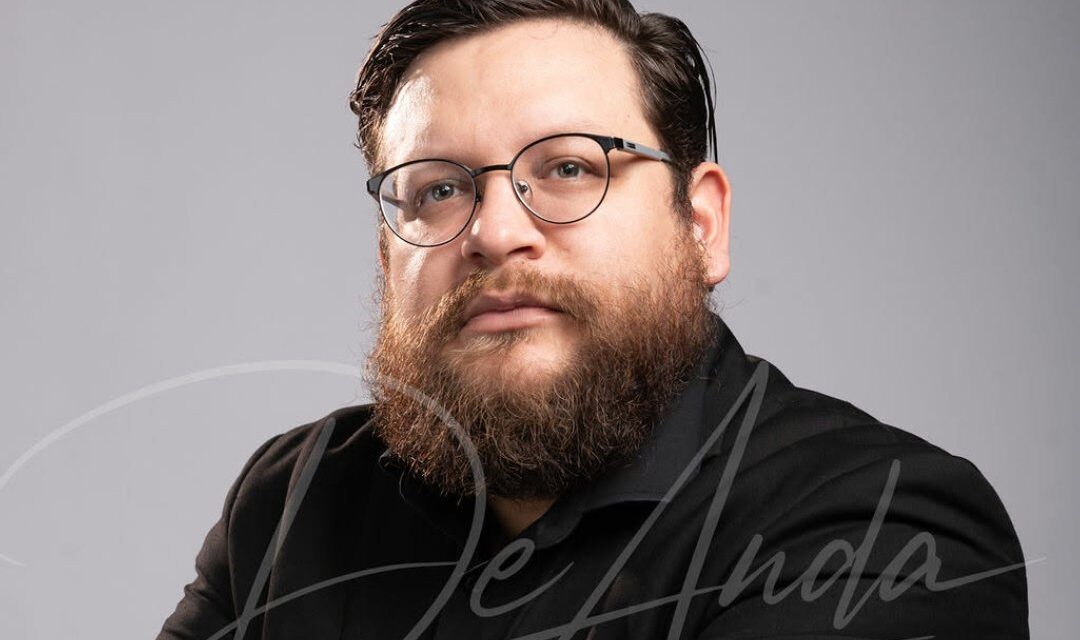 UN MAESTRO DEL PIANO ES JAIME LABRADA