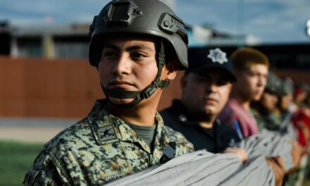 LOS HONORES A LA BANDERA COMO INCIO DE LOS MENSAJES DEL MES PATRIO