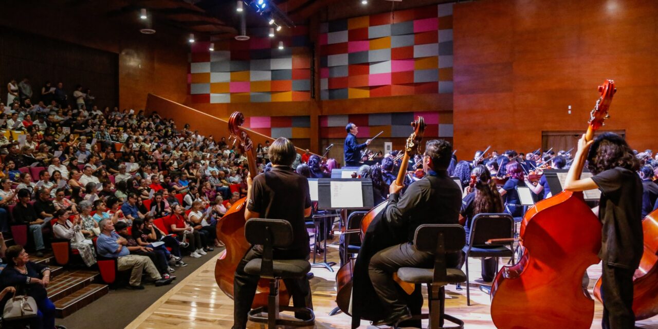 UNA GALA MEXICANA CON 200 MÚSICOS EN ESCENA