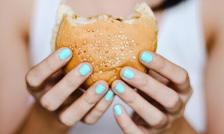 ATENCIÓN INTERDISCIPLINARIA PARA TRATAR LA ALIMENTACIÓN EMOCIONAL