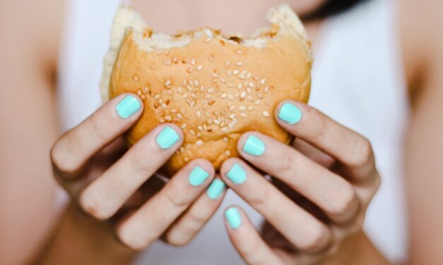 ATENCIÓN INTERDISCIPLINARIA PARA TRATAR LA ALIMENTACIÓN EMOCIONAL