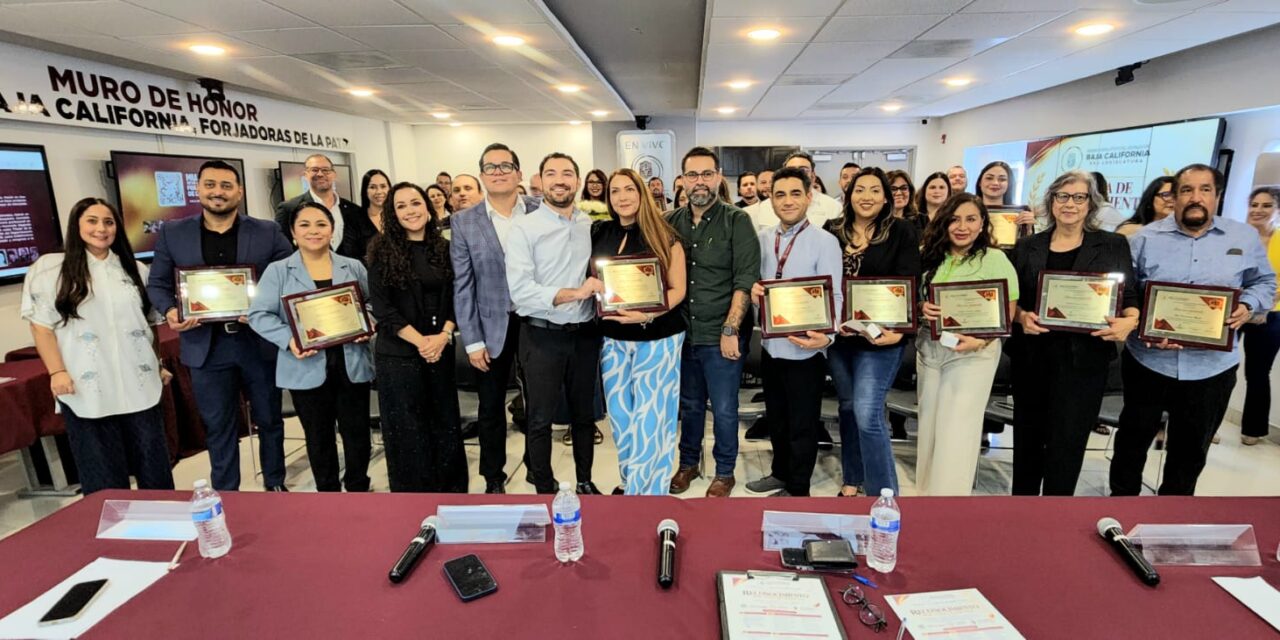RECONOCEN TRAYECTORIA Y AÑOS DE SERVICIO DEL PERSONAL DEL CONGRESO DE BC