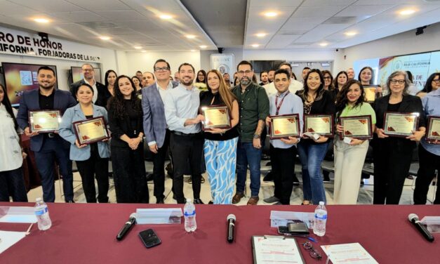 RECONOCEN TRAYECTORIA Y AÑOS DE SERVICIO DEL PERSONAL DEL CONGRESO DE BC