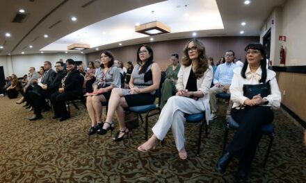 ENTREGAN NOMBRAMIENTOS A PERSONAL DOCENTE DE ESCUELAS NORMALES