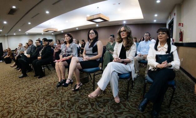 ENTREGAN NOMBRAMIENTOS A PERSONAL DOCENTE DE ESCUELAS NORMALES